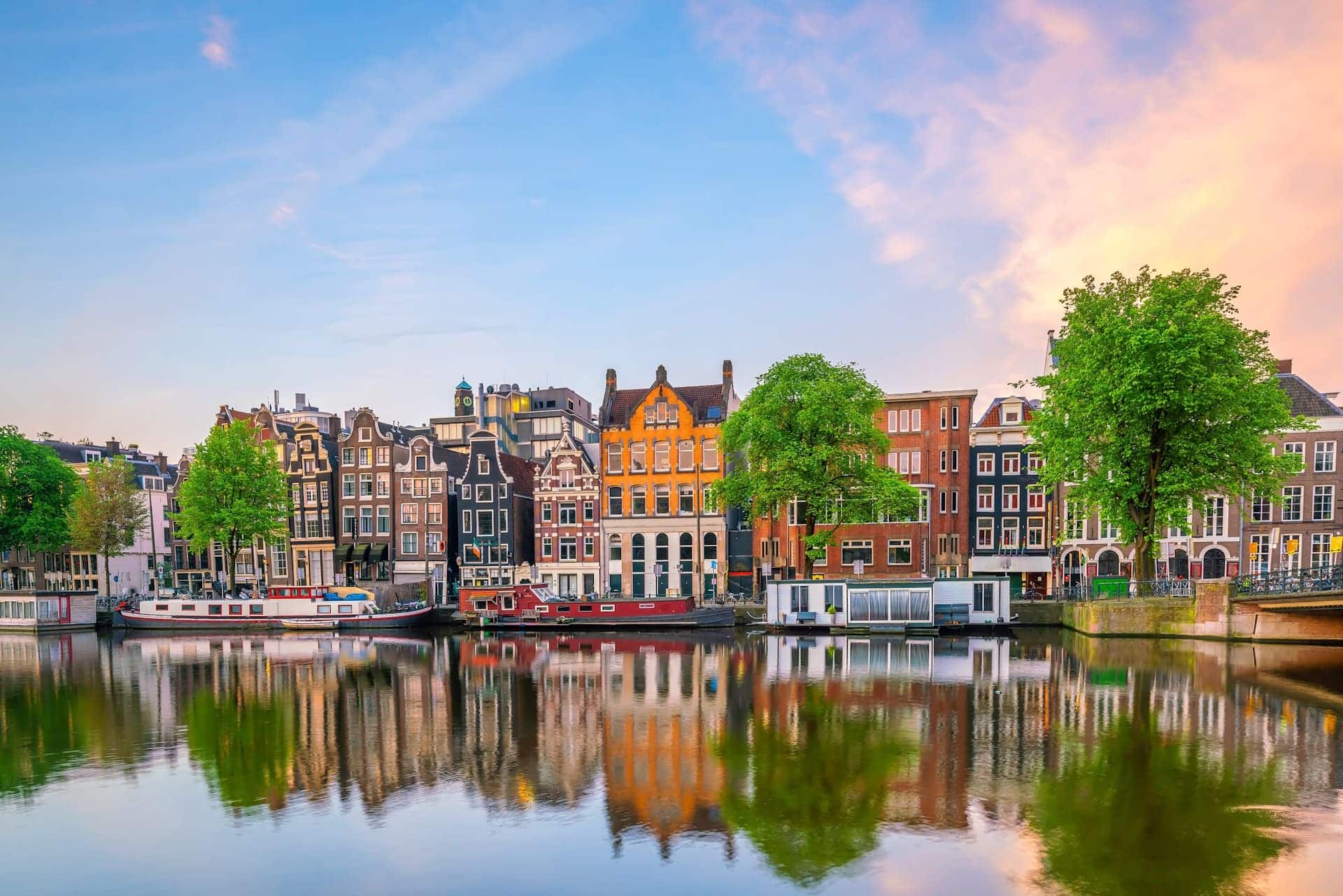 amsterdam auringonlaskun aikaan